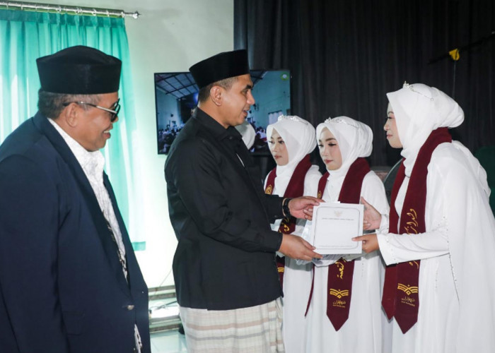 Apresiasi Penghafal Alquran Jawa Tengah, Gus Yasin Salurkan Tali Asih di 3 Pesantren Kendal