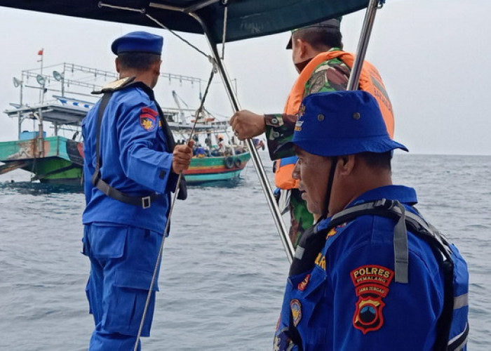 Kapal Nelayan Pemalang Teggelam di Perairan Larangan Tegal, 22 ABK Selamat 1 Orang Hilang