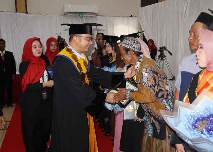 Cetak Sejarah Baru, UMUS Brebes Lepas 331 Lulusan Akademik