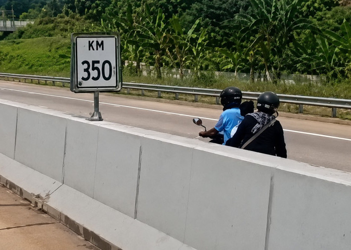 Nekat Lawan Arus di Tol Batang KM 350, Pengendara Motor Diamankan Petugas