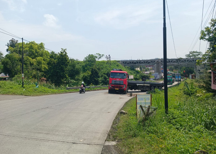 As Roda Patah, Trailer Tutup Jalur Lingkar Bumiayu Brebes