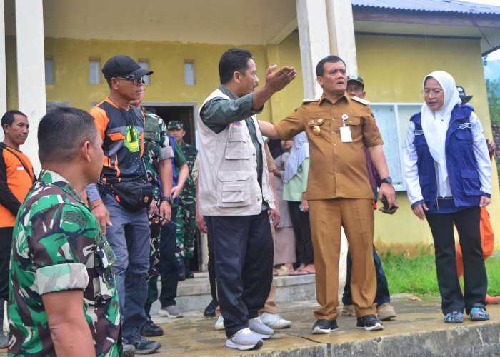 Tinjau Longsor di Banjarnegara, Gubernur Jateng Ahmad Luthfi Pastikan Huntara Siap dalam 3 Hari