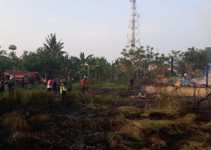 BREAKINGNEWS! Gedung Bekas Pabrik Bihun di Brebes Terbakar