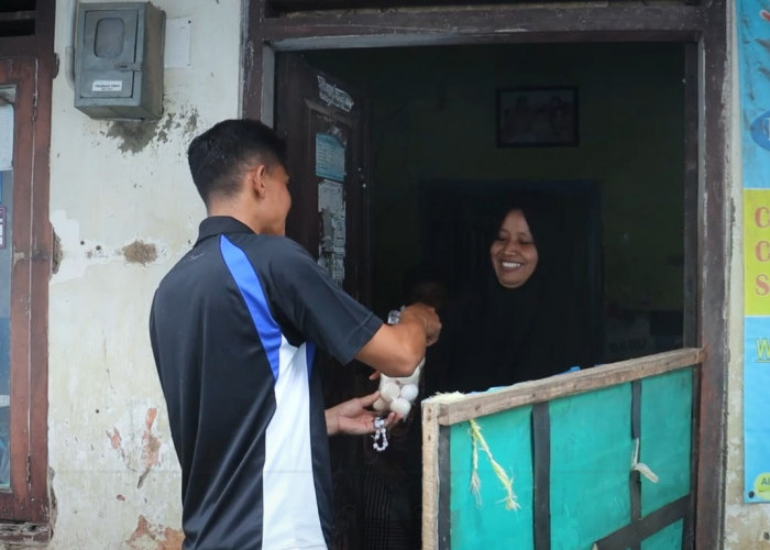 Sukses Beternak Ayam Kampung, Polisi di Pemalang Bagi-bagi Telur 