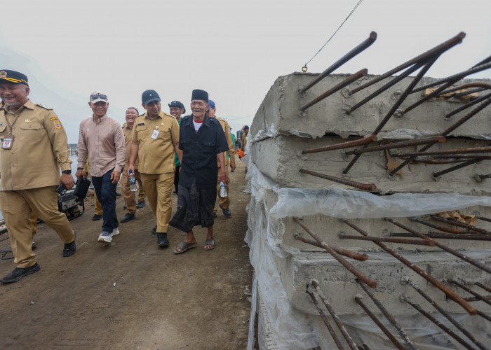 Atasi Abrasi, Pemprov Jateng Genjot Pembangunan Tanggul Pantai Demak
