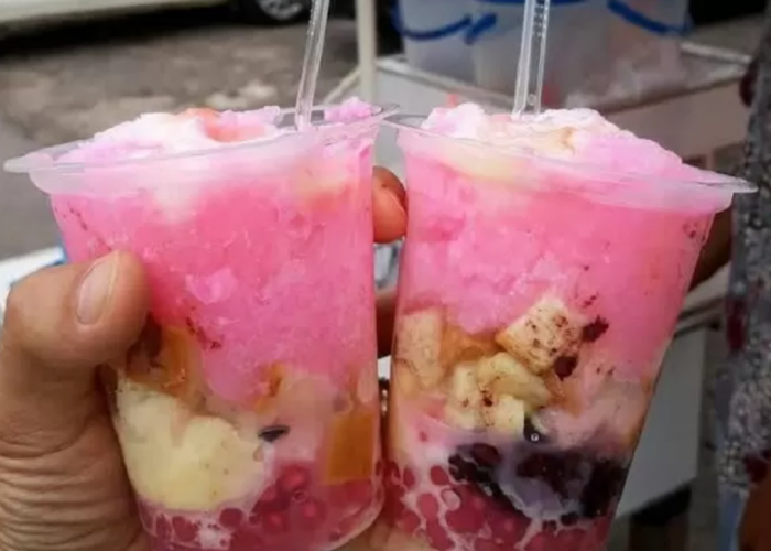 Nyariin Es Doger di Alun-alun Tegal: Cuma Rp5.000 Isian Udah Komplit, Termasuk Ketan dan Tape