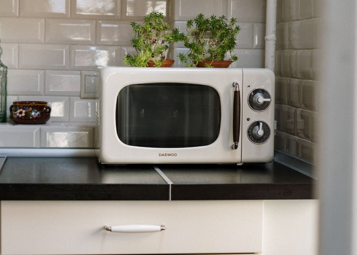 Microwave Watt Kecil Terbaik: Fitur, Daya Listrik, dan Harga