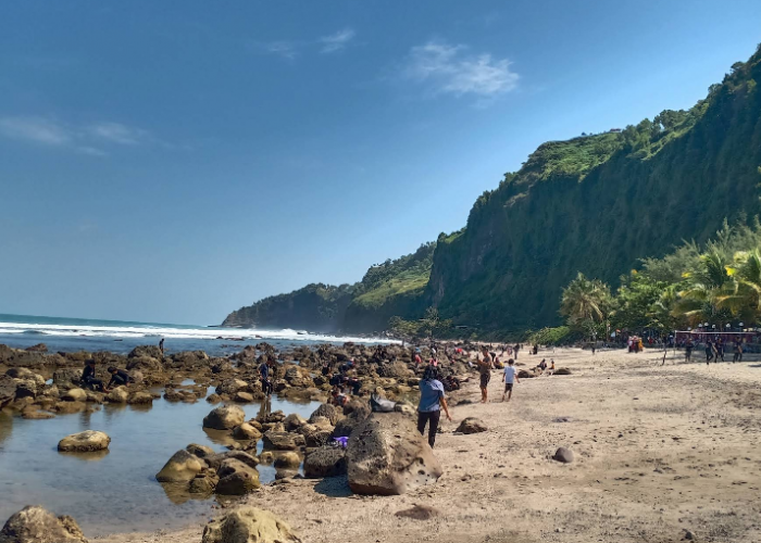 6 Wisata Alam Terpopuler di Kebumen, dari Pantai, Bukit, Curug, hingga Waduk