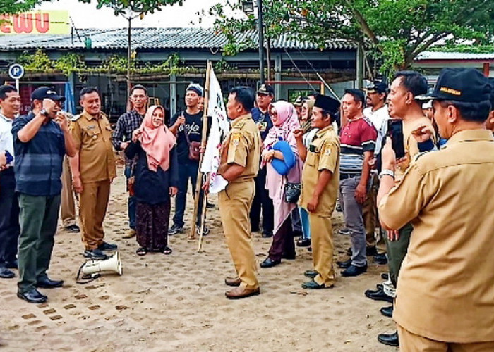Nglurug ke Jakarta, Kades Se-Pemalang Demo di Senayan Tuntut Revisi UU Tentang Desa 