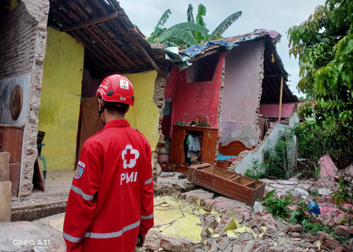 Ambruk, Rumah Janda di Kepandean Tegal Rusak Parah Pasca Diguyur Hujan 