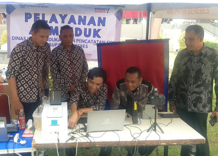 Disdukcapil Buka Pelayanan Adminduk di TMII, 43 Warga Brebes di Perantauan Cetak KTP
