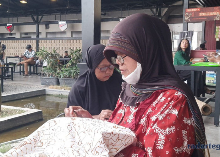 Hari Batik Nasional, Ini Cerita Ibu Dar yang Sudah 40 Tahun Menjaga Kelestarian Batik Tradisional