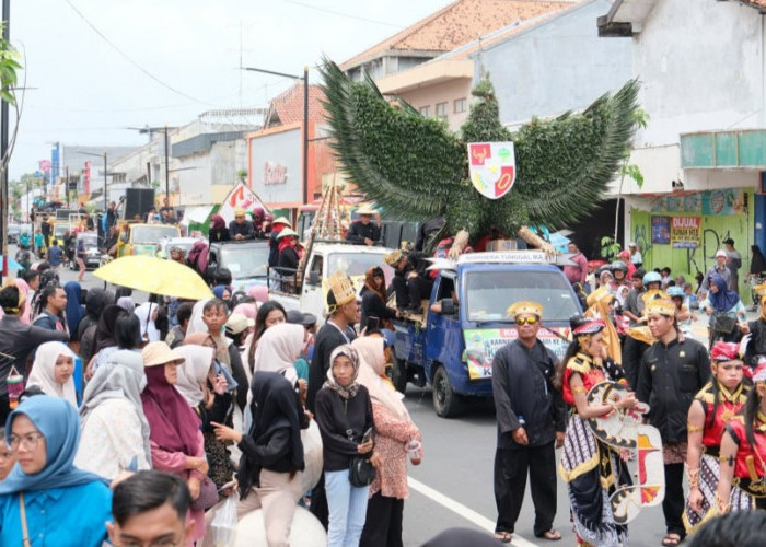 Kirab Gunungan Hasil Bumi Hari Jadi ke-451 Pemalang Wujud Syukur dan Pelestarian Budaya