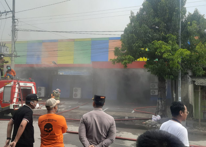 BREAKING NEWS! Happy Song, Tempat Karaoke di Tegal Terbakar 