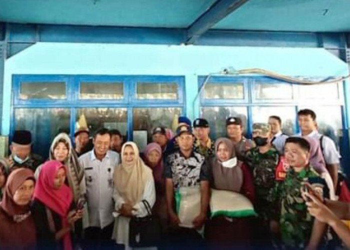 Beras Paceklik Sebanyak 48 Ton Dibagikan ke Nelayan Asemdoyong Pemalang