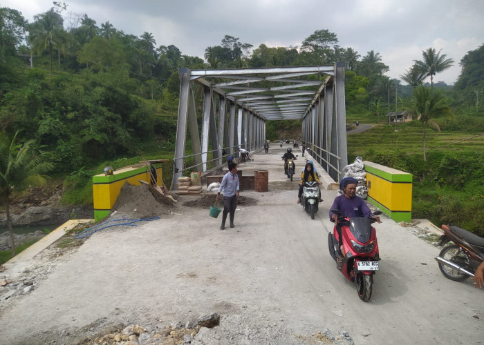 Jembatan Kali Erang Balapulang Tegal Rampung, Warga Gelar Syukuran dan Wayang Santri