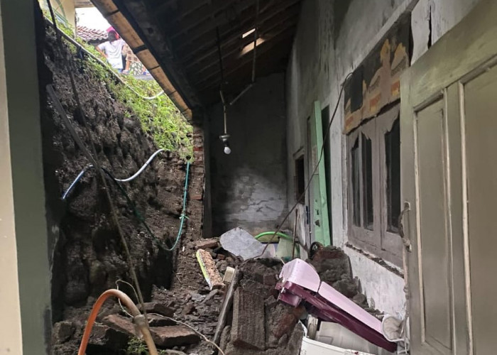 Tiga Rumah Warga di Brebes Rusak Akibat Tanah Bergerak