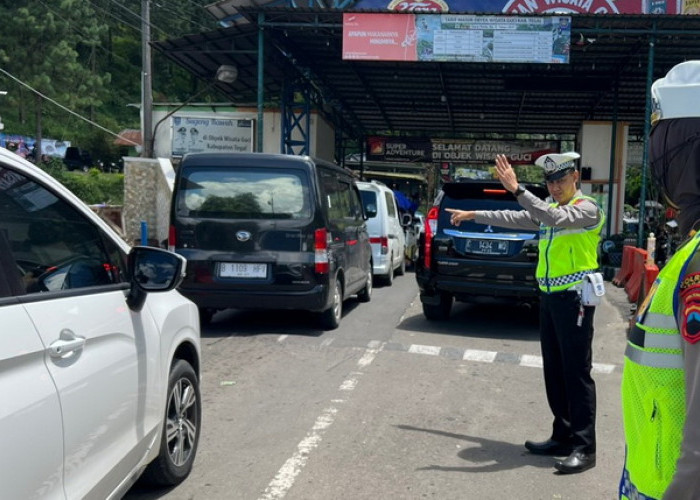 Antisispasi Kepadataan Arus Lalu Lintas, Polisi Pantau Ketat Jalur Wisata Tegal Dijaga Saat Libur Imlek 2023