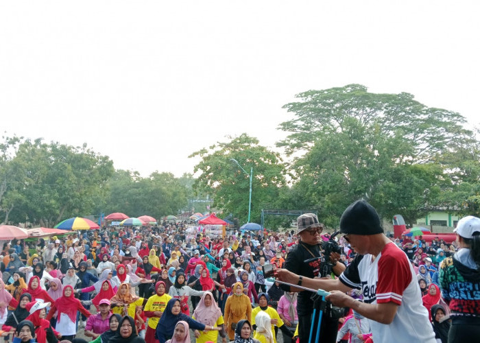 Calon Bupati Mitha Ikut Senam Sehat Bersama Ribuan Peserta Bareng Komunitas Klepon