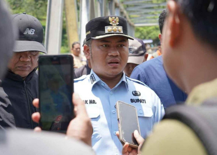 Bupati Tegal Tinjau Perbaikan Jalan Ambles dan Pembangunan Jembatan Kalierang, Ini Target Selesainya