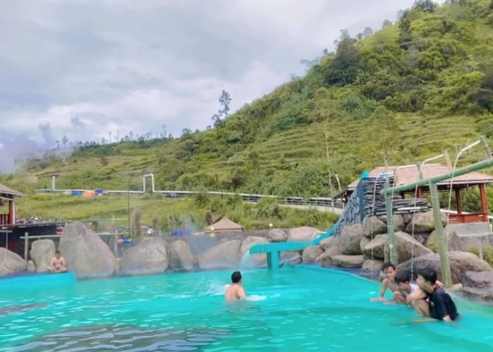 4 Pemandian Air Panas Terpopuler di Dieng, View Menenangkan