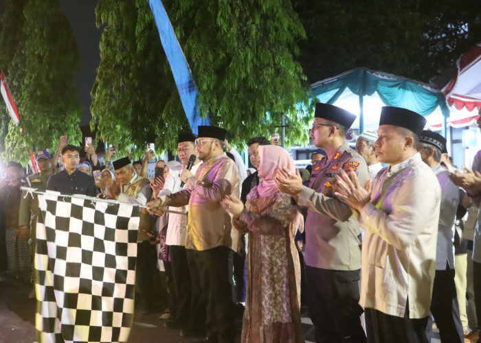 Pemberangkatan 296 Jamaah Calon Haji Kota Tegal Dijaga Polisi