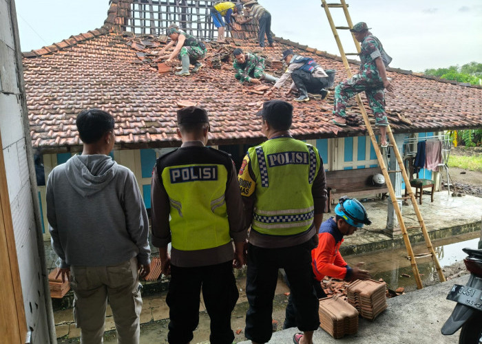 56 Rumah Warga di Pati Diterjang Puting Beliung, Genting Beterbangan