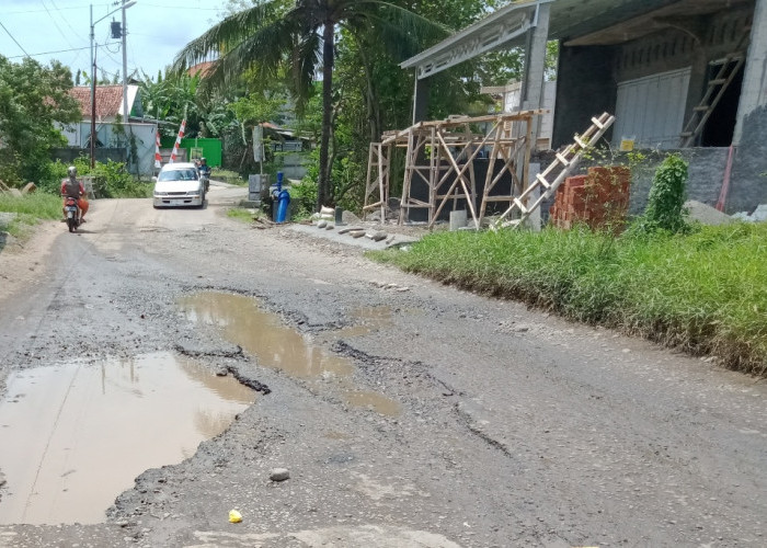 Musim Hujan, Kerusakan Jalan Poros Sepanjang 2 Kilometer di Brebes Selatan Kian Parah