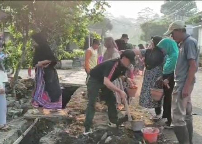 Tunjukkan Jiwa Gotong Royong, Warga Dusun Kalitengah Pemalang Kompak Lakukan Aksi Massal Pagi Ini