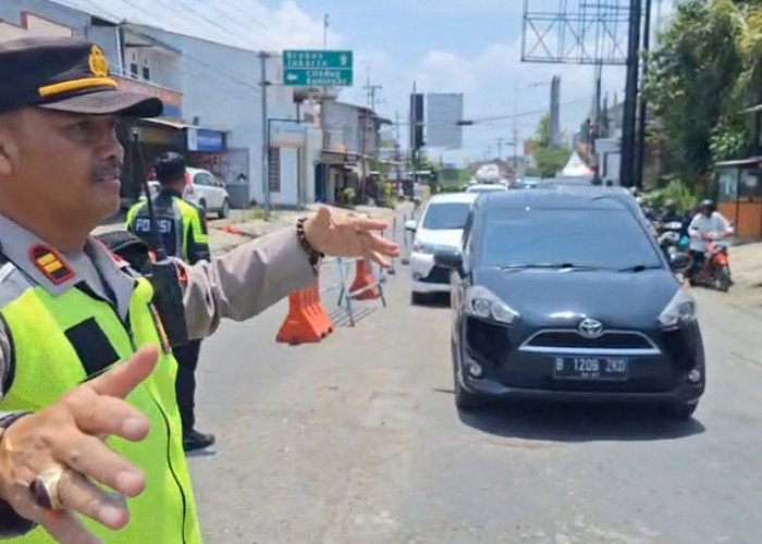 Jalur Mudik Ketanggungan Brebes Padat, One Way Lokal Mulai Diterapkan
