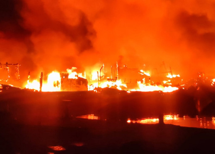 Kebakaran Hanguskan 52 Kapal di Pelabuhan Jongor Kota Tegal