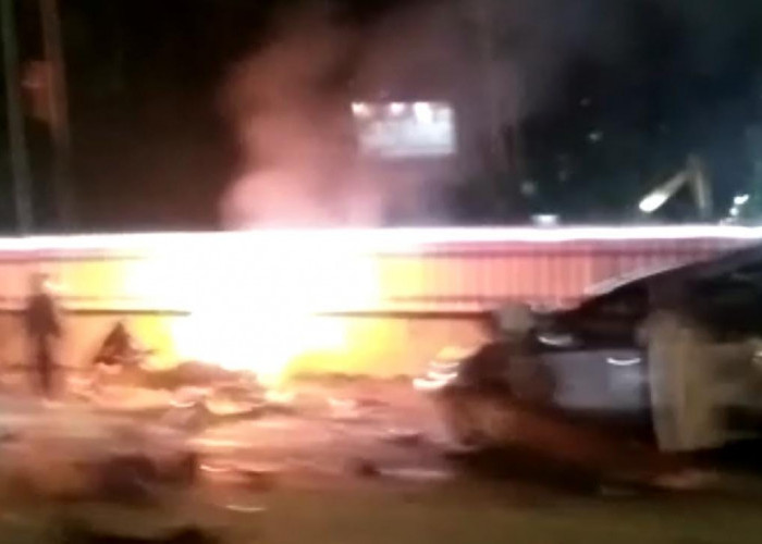 BREAKING NEWS: Kecelakaan di Exit Tol Bawen Semarang, Truk Tabrak 7 Mobil dan Tujuh Motor 