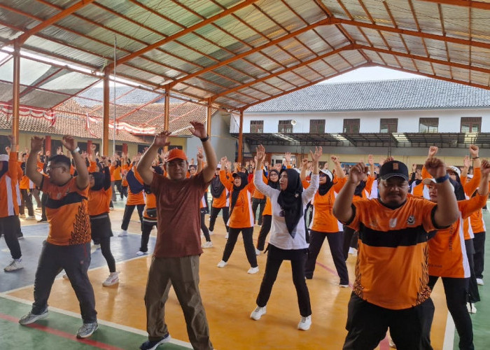 300 Warga Bumiayu Brebes Senam Bersama Anggota DPRD Jawa Tengah