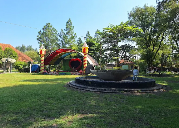 7 Pilihan Taman Hijau Brebes, Tempat Murah Buat Piknik Keluarga