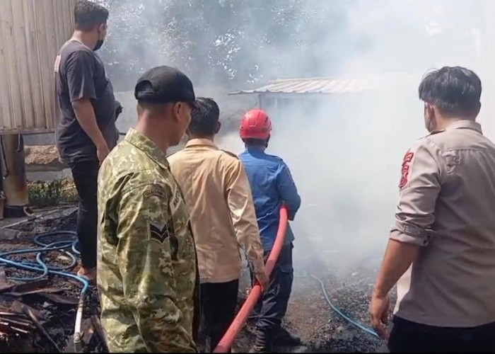 Gudang SPPG Balapulang Tegal Dilalap Api, Warga Sempat Panik Coba Padamkan Pakai APAR