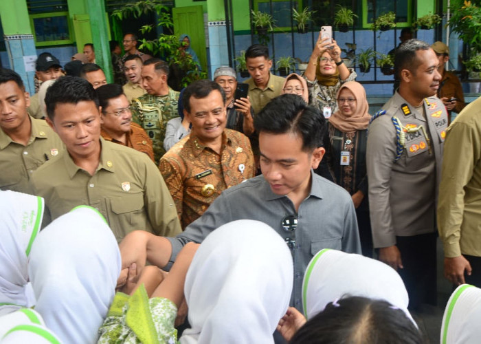 Tinjau Pelaksanaan MBG di Salatiga, Wapres Gibran dan Gubernur Luthfi Temukan Hal Ini