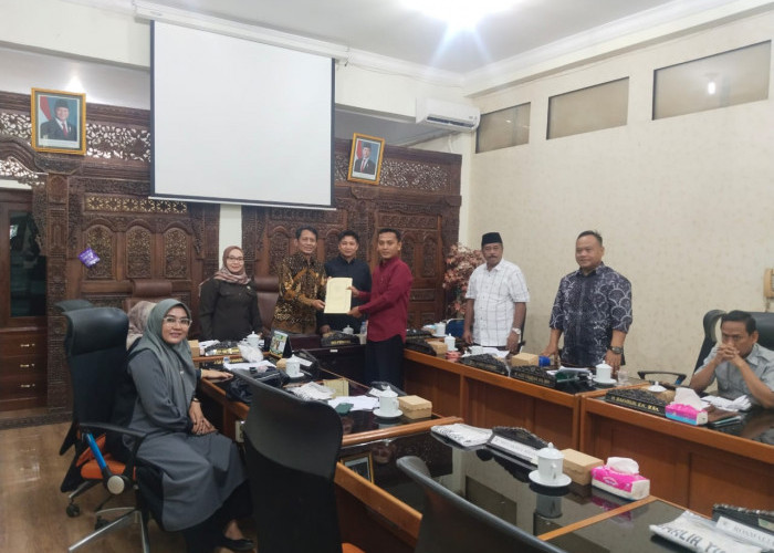 Ngadu ke DPRD, Puluhan Tenaga Kontrak Kabupaten Tegal Minta Diangkat Jadi PPPK Paruh Waktu  