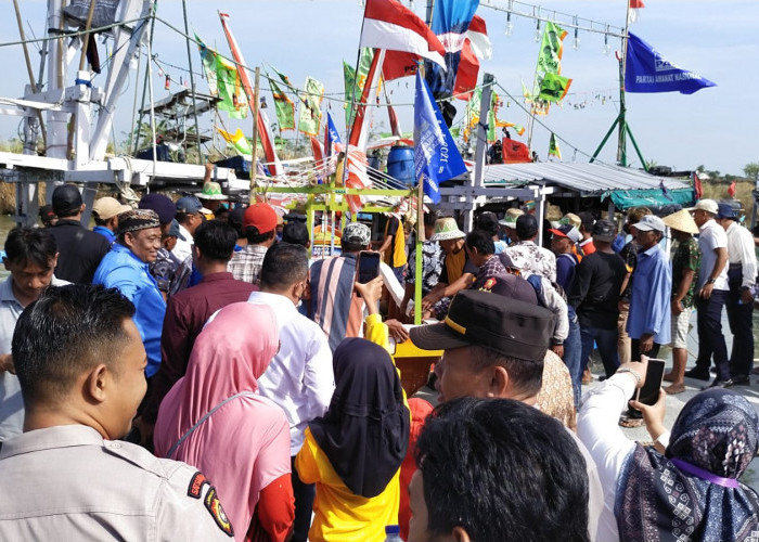Sempat Terhenti, Anggota DPRD Brebes Apresiasi Tradisi Sedekah Laut di Pangaradan