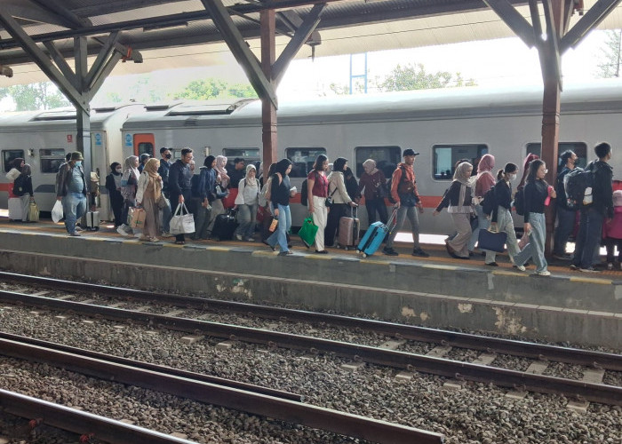 Stasiun Tegal Diserbu 14 Ribu Pelanggan KAI Saat Long Weekend Maulid Nabi