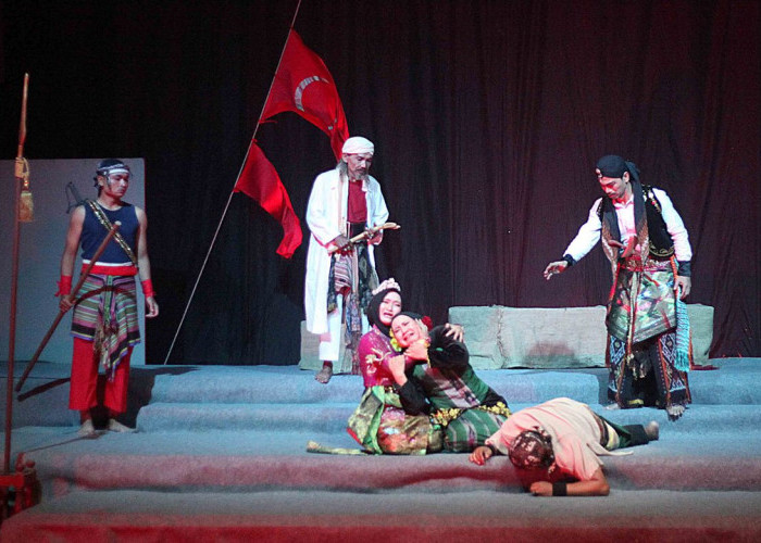 Teater RSPD Tegal Sukses Pentaskan Lakon Mangir, Wakil Wali Kota Tampil Menawan