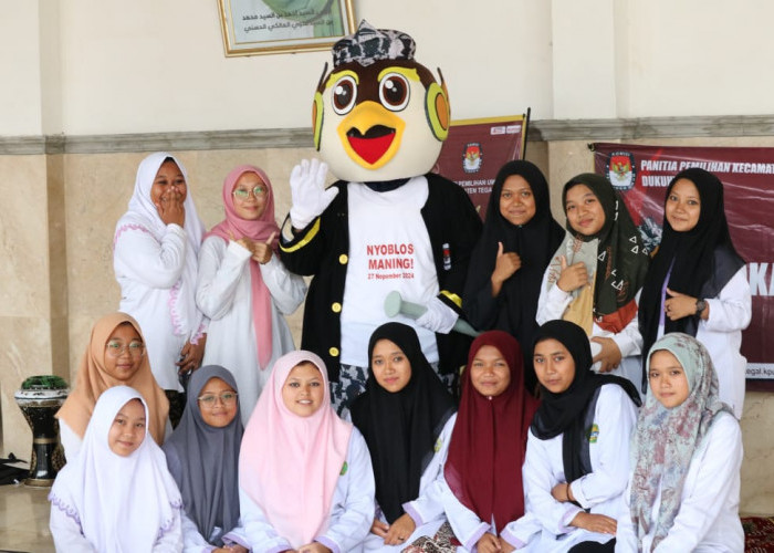 Maskot Pilkada Kabupaten Tegal 2024 si Jakra Ajak Santri Kabunan Gunakan Hak Pilihnya