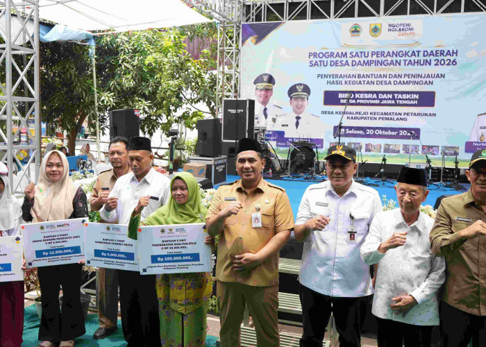 Wagub Taj Yasin dan Plt Bupati Nurkholes Salurkan Beragam Bantuan untuk Warga Kendalrejo Pemalang