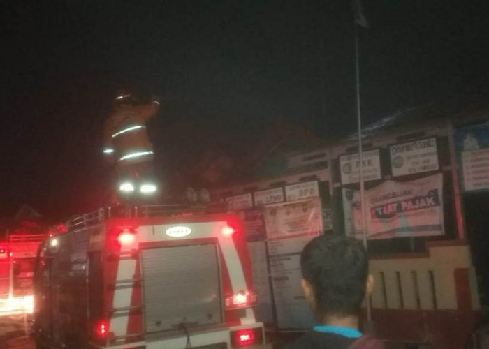 Balai Desa Lumingser Tegal Kebakaran Tengah Malam, Warga Panik!