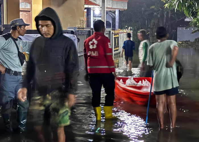 Sidakaton Tegal Kebanjiran! PMI Bagi Ribuan Nasi Bungkus dan Dirikan Dapur Umum