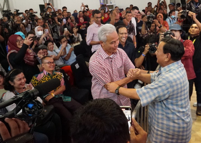 Berpelukan dan Salam Komando dengan Prabowo, Tanpa Tedeng Aling-aling Ganjar Katakan Ini