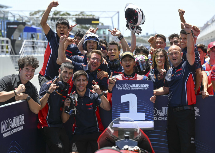 Sabet Podium Tertinggi, Pebalap Binaan Astra Honda Cetak Sejarah Terkencang di Estoril