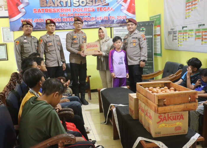Salurkan Paket Sembako, Satreskrim Polres Tegal Baksos di Rumah Pelayanan Sosial 