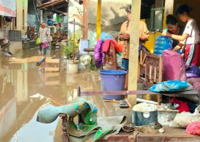 Nelangsa, Korban Banjir di Prupuk Utara Kabupaten Tegal Kesulitan Tidur Karena Tak Ada Kasur Kering