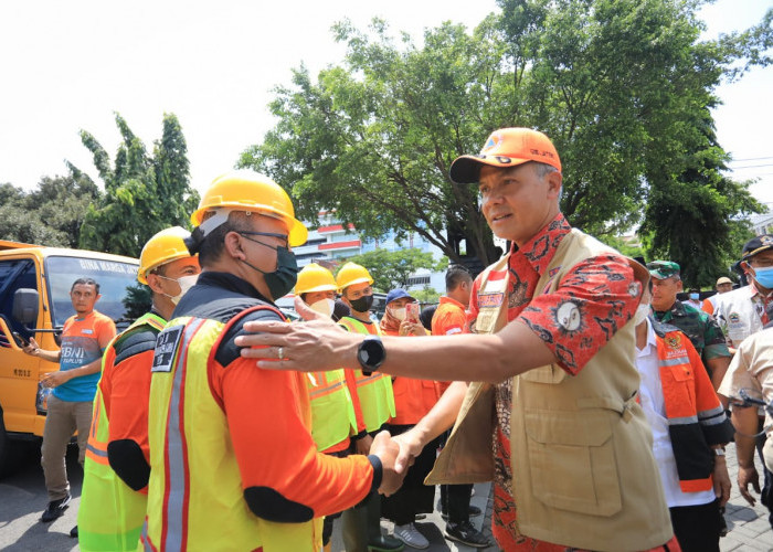 Ganjar Pranowo: Hidupkan Lagi Kearifan Lokal 'Ilmu Titen' untuk Antisipasi Bencana di Jawa Tengah