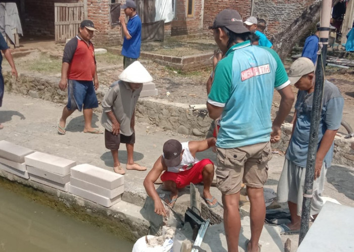 Cegah Luapan Rob Kali Sembilangan Pemalang, Warga Kaliprau Kerja Bakti 